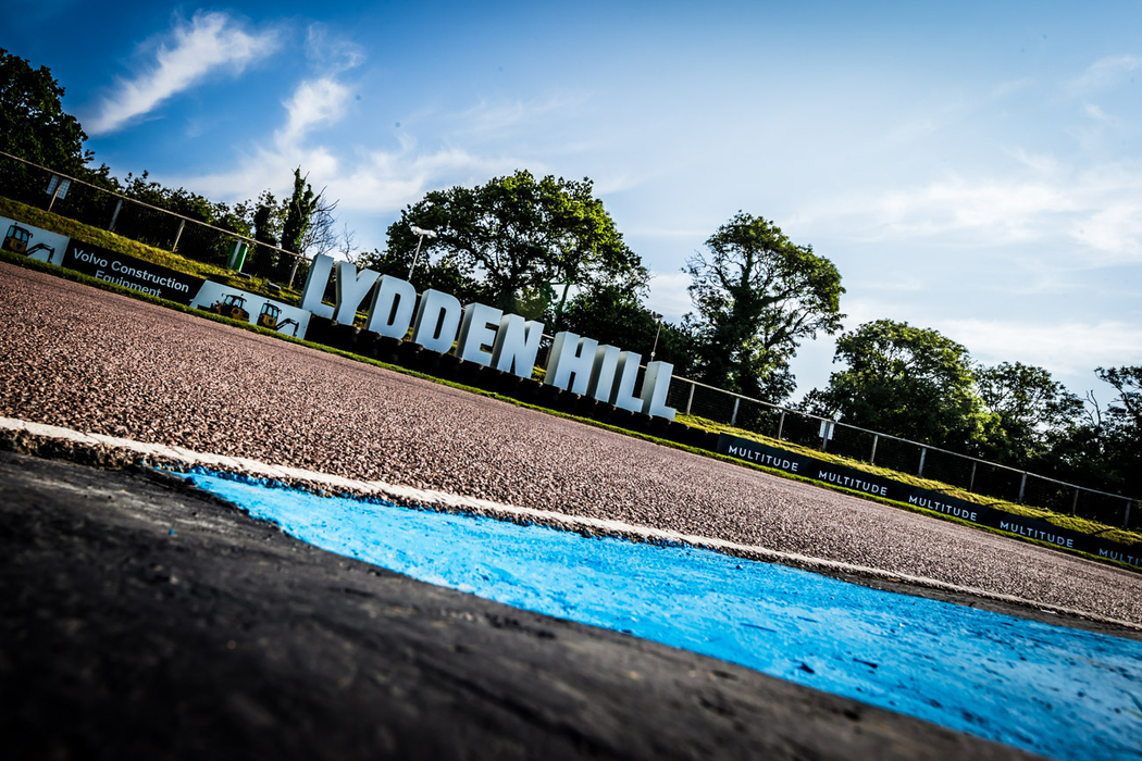 Nešťastný pátek týmu Special One Racing v Lydden Hillu