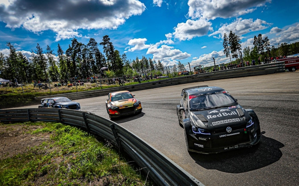 Seriál RallyX za svou polovinou