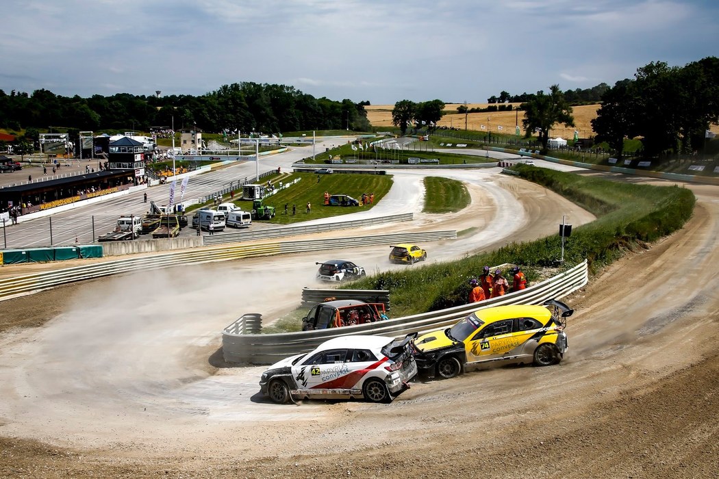 Vítězi prvních dvou závodů TitansRX Heikkinen a Timmy Hansen