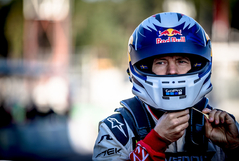 Ekström kritizuje přechod na elektromobily