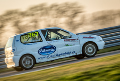 Petr Třešňák pracuje na voze VW Polo Super 1600