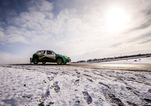 Zimní rallycross ve Fuglau na fotografiích